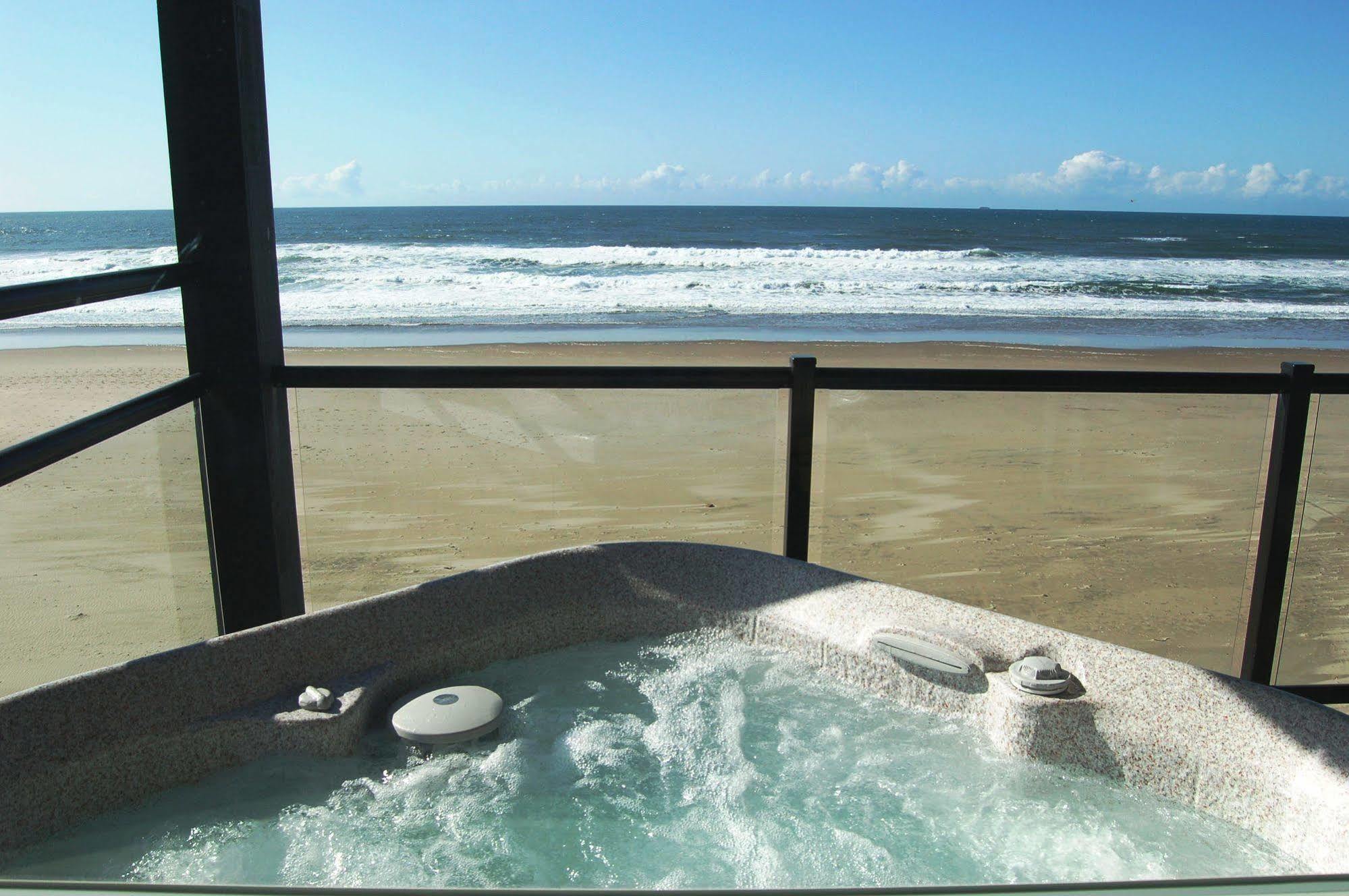 Beachfront Manor Hotel Lincoln City Exterior photo