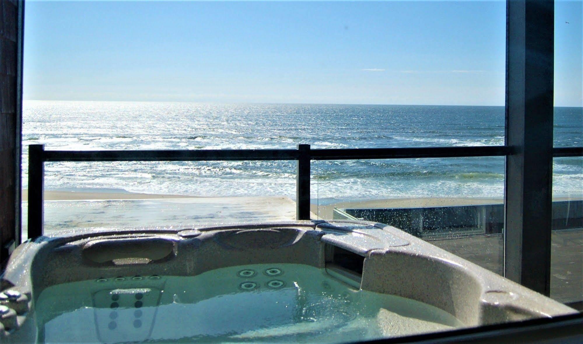 Beachfront Manor Hotel Lincoln City Exterior photo