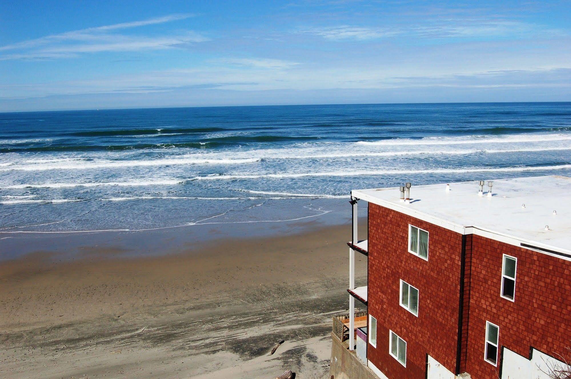 Beachfront Manor Hotel Lincoln City Exterior photo