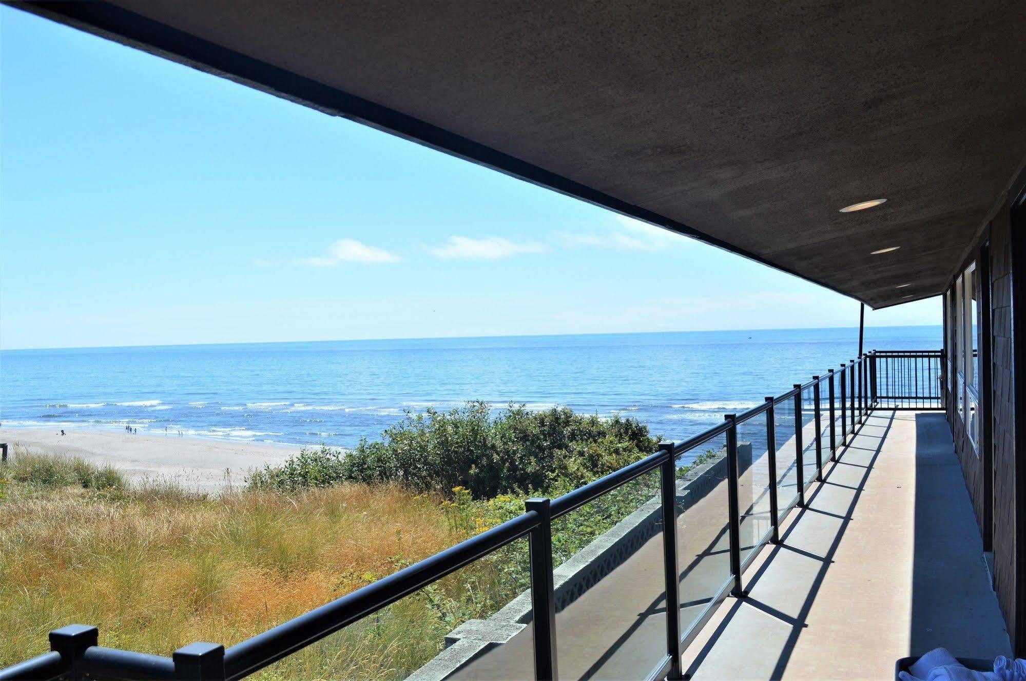 Beachfront Manor Hotel Lincoln City Exterior photo