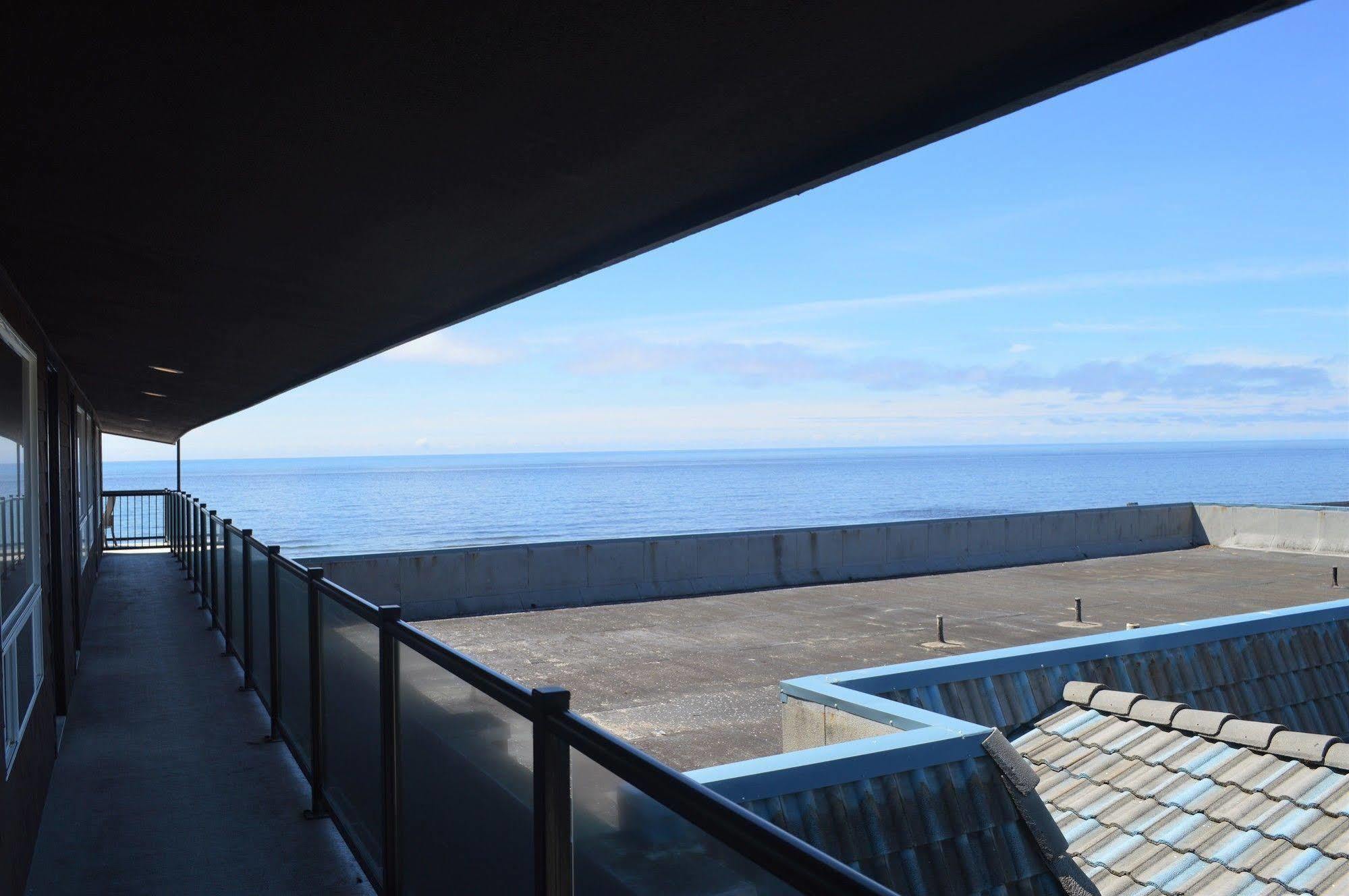 Beachfront Manor Hotel Lincoln City Exterior photo