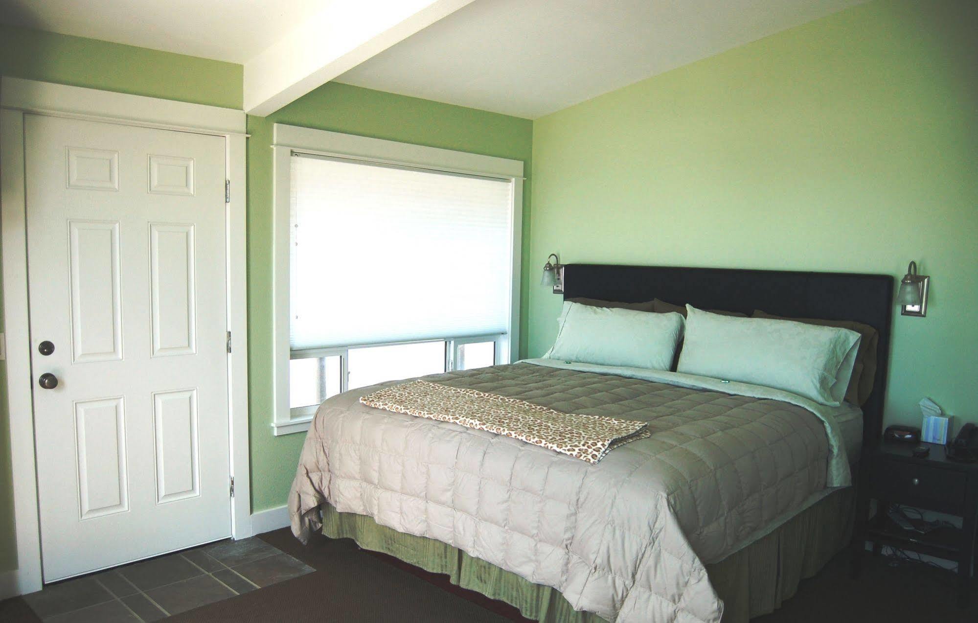 Beachfront Manor Hotel Lincoln City Exterior photo